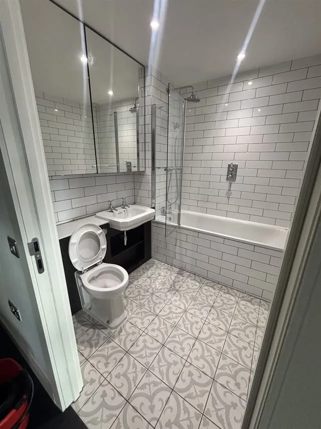 Lewisham flat bathroom with clean white tiles and bath after end-of-tenancy clean
